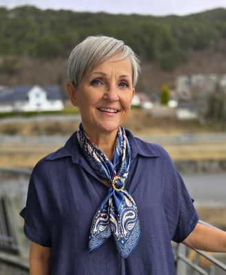 Hovedbilde ZELIE SILK SCARF ( rs02 ) – NAVY, CREAM & ...