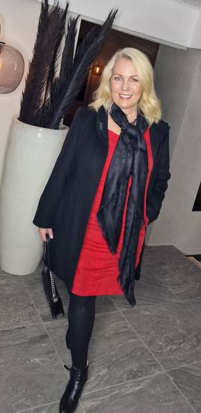 NELLY DRESS - SECRET RED 