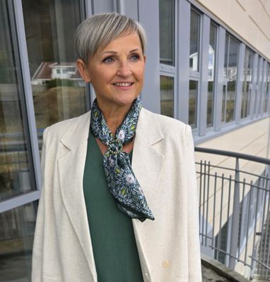 Hovedbilde ZELIE SILK SCARF (rs06 ) – GREEN, WHITE & ...