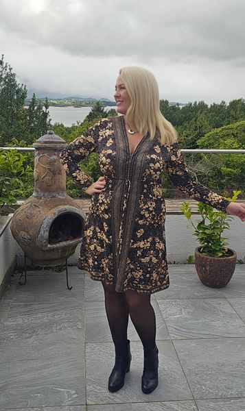 Lauren Short Dress ( 100 cm ) - black/gold - ca.1 oktober levering