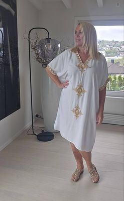 Hovedbilde THALASSA KAFTAN - SHORT – white & gold - ...