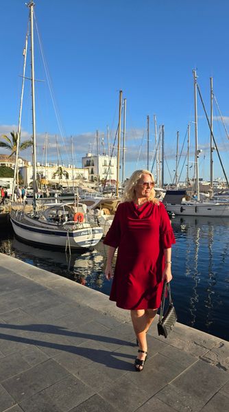 VELVET DRAPE DRESS - r&oslash;d 