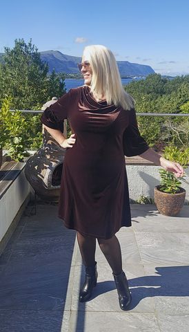 Hovedbilde VELVET DRAPE DRESS - brown - ca. 1 oktober