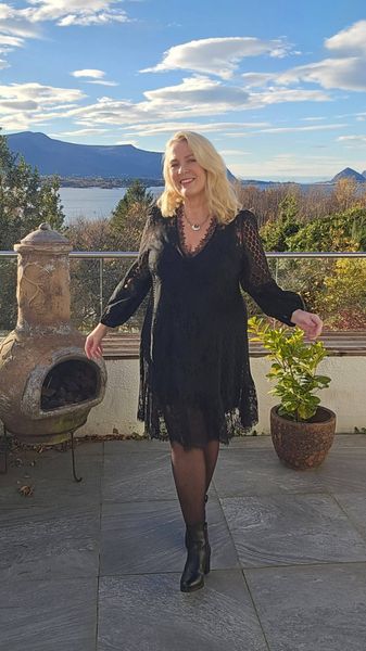  Thalia V-Neck Lace Dress ( short )  - black
