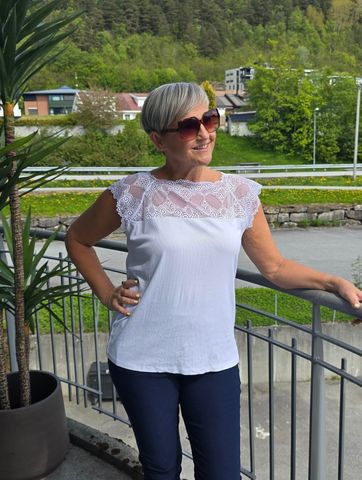 Hovedbilde FEMME LACE TOP (BSQ6290)&nbsp;- white