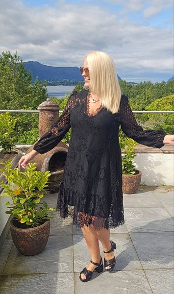 Thalia V-Neck Lace Dress ( short )  - black - ca.15 sept. levering
