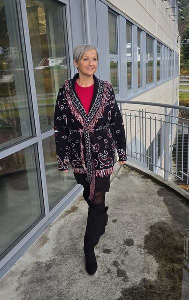 TUVA CARDIGAN ( lu2532-2021 ) - black w / burgundy