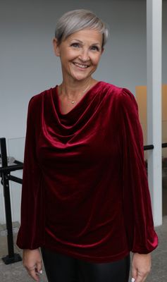 Hovedbilde Velvet Drape Blouse - Sapphire Blue