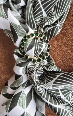 Hovedbilde SKJERFRING MED RHINESTONES - grønn /gull