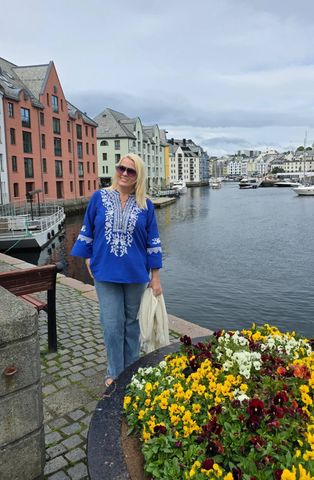 Hovedbilde ZORIN BLOUSE – ROYAL BLUE & WHITE