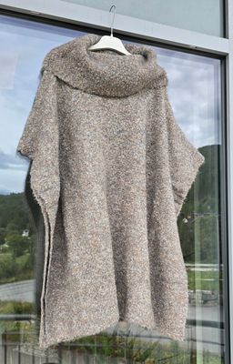 Hovedbilde Costa & Mani PONCHO - sand- kun l/xl