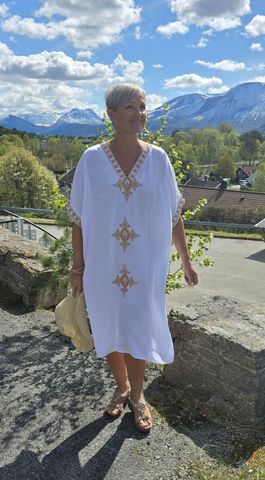 Hovedbilde THALASSA KAFTAN - SHORT – white & gold - ...