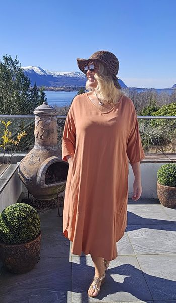 Sanna V-neck Dress –  soft coral