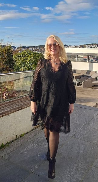  Thalia V-Neck Lace Dress ( short )  - black